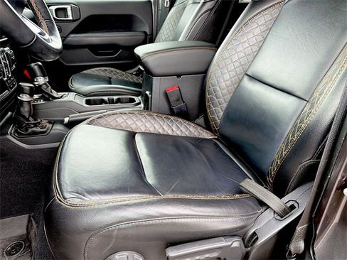 Used 2020 Jeep Wrangler Unlimited Sahara image 23