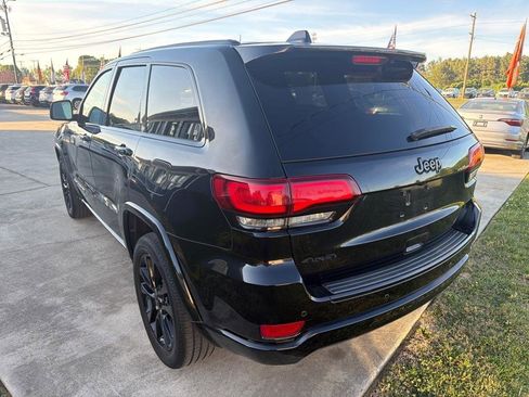 Used 2018 Jeep Grand Cherokee Altitude image 10