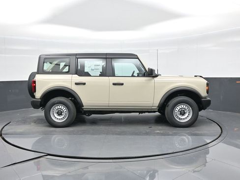 New 2025 Ford Bronco 4-Door image 16