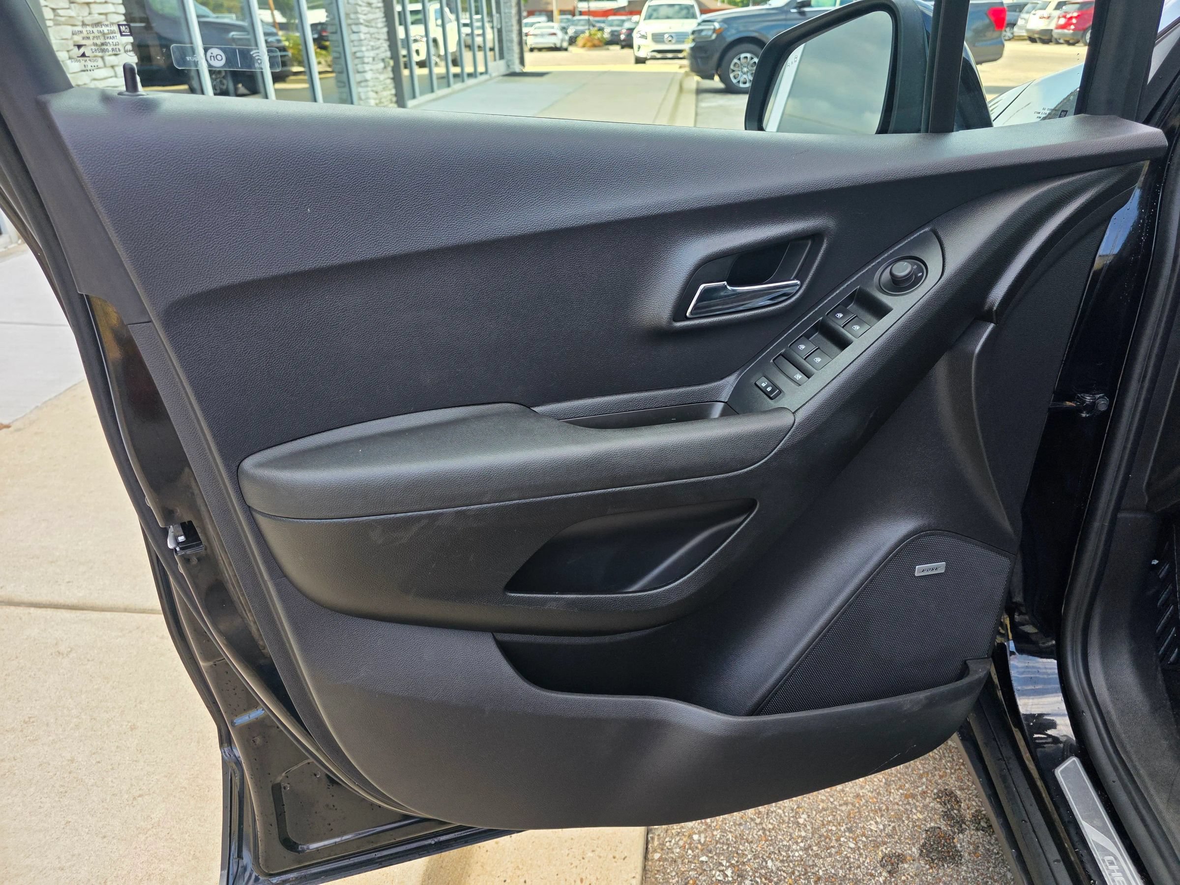 Used 2018 Chevrolet Trax Premier w/ LPO, Cargo Package AWD/4WD image 12