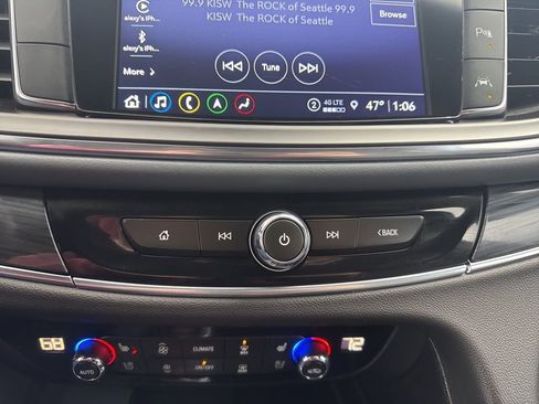 Used 2024 Buick Enclave Premium image 19