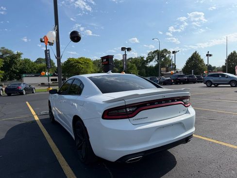 Used 2017 Dodge Charger SXT w/ Navigation & Travel Group RWD image 3