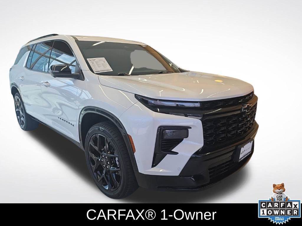 Used 2025 Chevrolet Traverse RS w/ LPO, Floor Liner Package FWD image 2