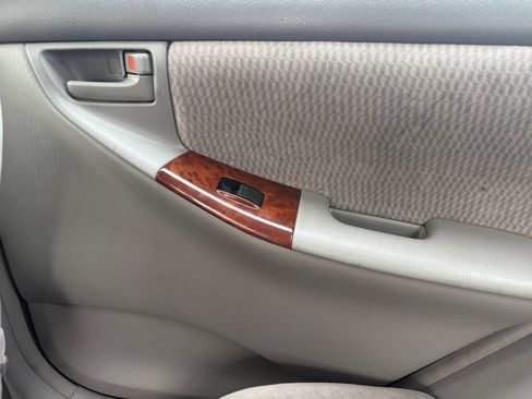 Used 2005 Toyota Corolla LE w/ Audio Value Pkg FWD image 30