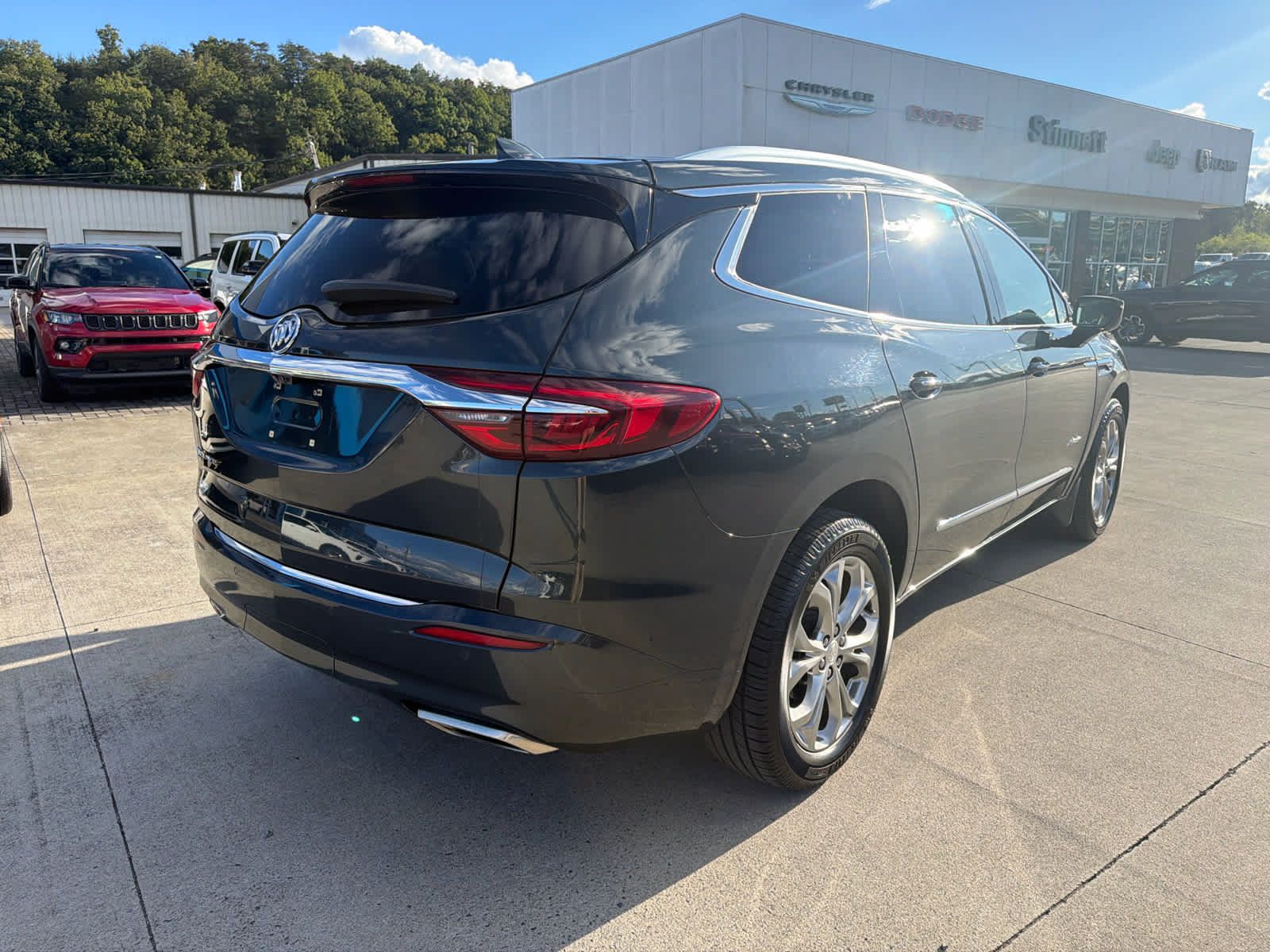 Used 2020 Buick Enclave Avenir w/ Avenir Technology Package AWD/4WD image 7