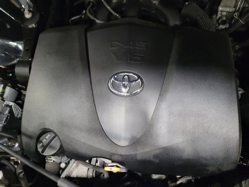 Used 2019 Toyota Highlander SE image 30