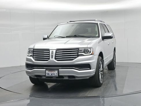 Used 2017 Lincoln Navigator Select image 40