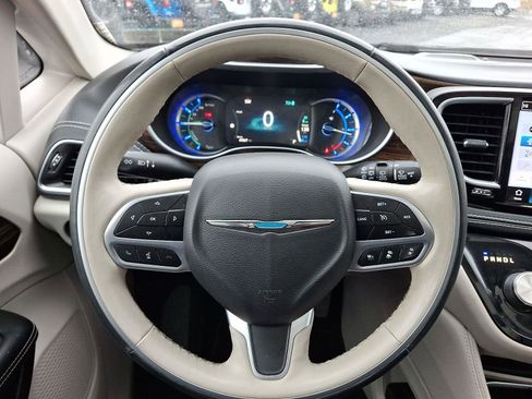 Certified 2021 Chrysler Pacifica Limited image 23