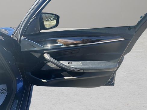 Used 2020 BMW M550i xDrive image 25