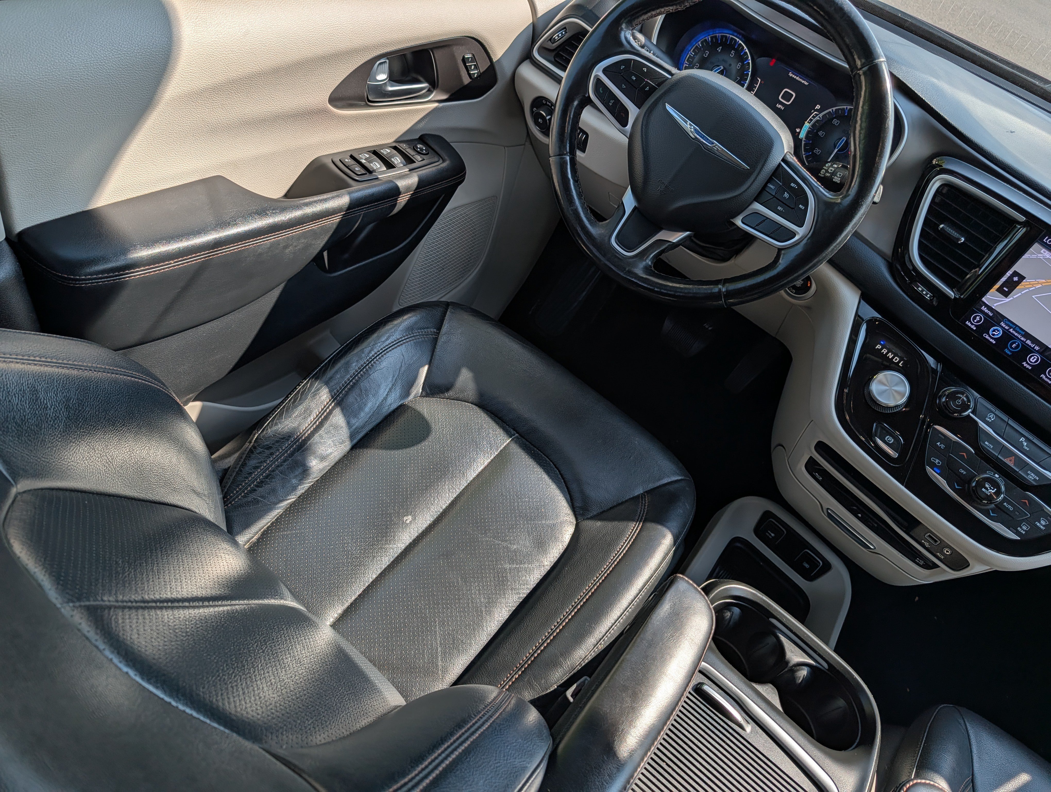 Used 2020 Chrysler Pacifica Touring-L Plus FWD image 9