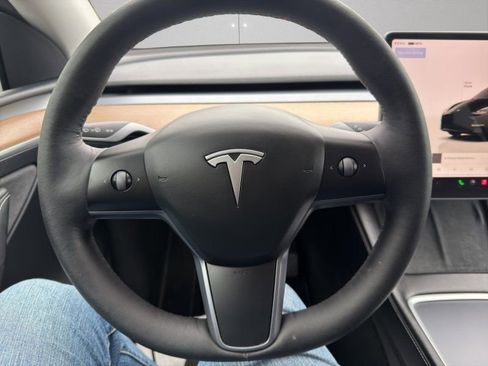 Used 2023 Tesla Model Y Long Range image 14