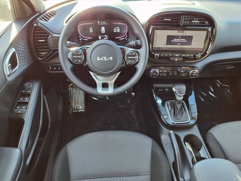 Used 2024 Kia Soul S image 3