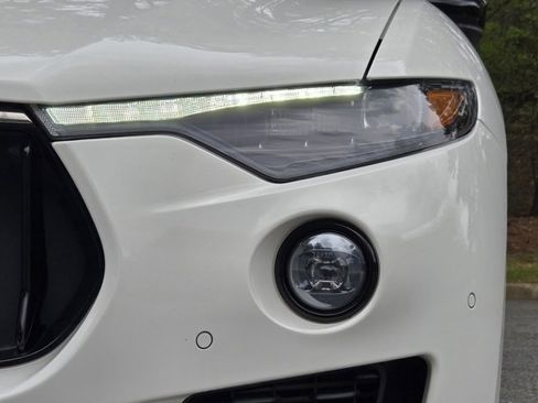 Used 2019 Maserati Levante image 12