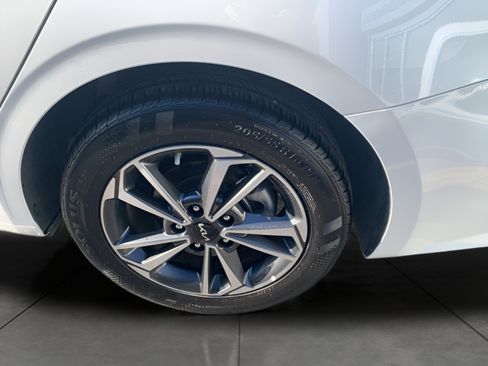 Used 2024 Kia Forte LXS image 11