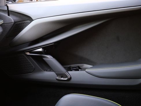 Used 2025 Lamborghini Revuelto AWD/4WD image 27