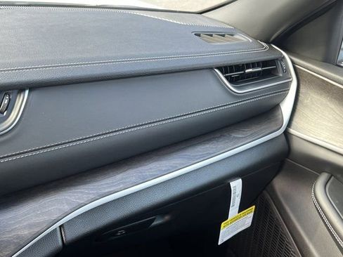 New 2025 Jeep Grand Cherokee Limited image 29