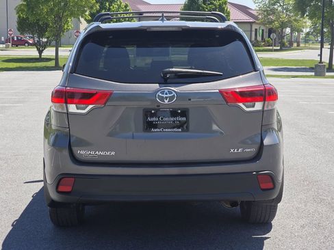 Used 2017 Toyota Highlander XLE AWD/4WD image 7