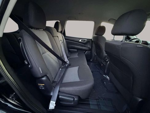 Used 2018 Nissan Pathfinder SV image 18