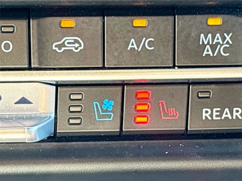 Used 2023 Ford Expedition Limited image 23