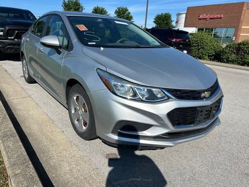 Used 2018 Chevrolet Cruze LS FWD image 2