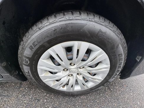 Used 2012 Toyota Camry L image 40