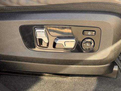 Used 2021 BMW ALPINA XB7 image 28