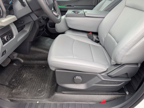 New 2026 Ford F350 4x4 Regular Cab DRW Super Duty image 13