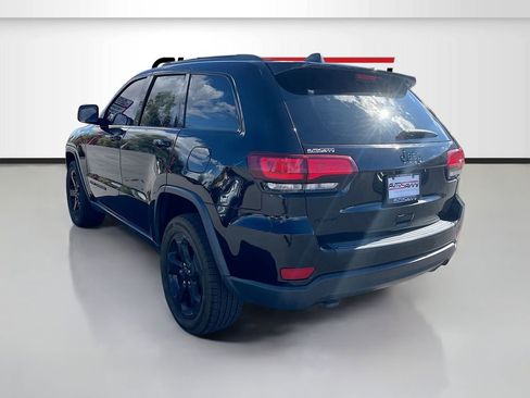 Used 2019 Jeep Grand Cherokee Laredo image 5