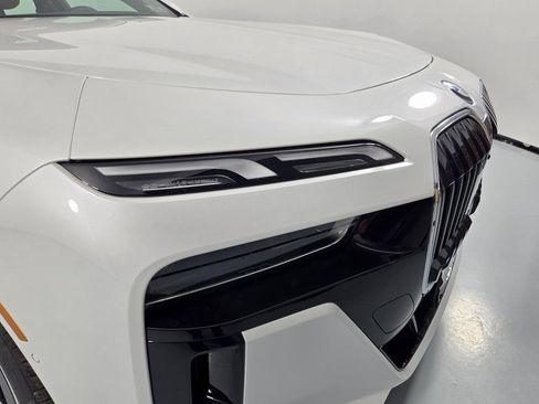 New 2026 BMW 750e xDrive image 11