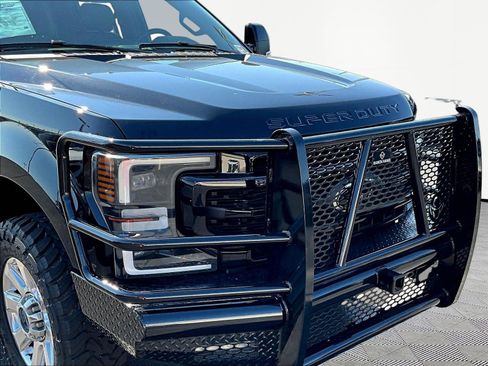 Used 2022 Ford F250 Lariat w/ Black Appearance Pkg AWD/4WD image 34