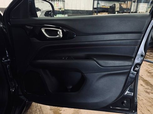 Used 2022 Jeep Compass Trailhawk w/ Trailhawk Elite Group image 17