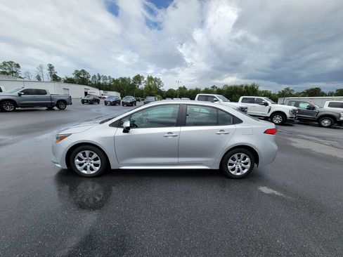 Used 2024 Toyota Corolla LE FWD image 3