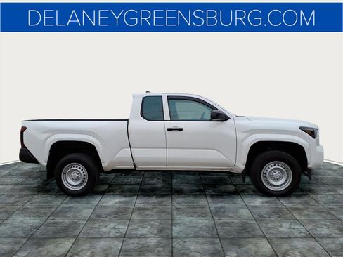 Used 2025 Toyota Tacoma SR image 2