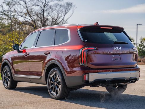 Used 2023 Kia Telluride EX w/ EX Captain's Chair Package image 5