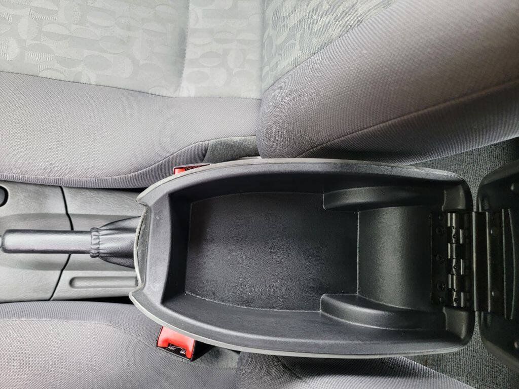 Used 2005 Ford Focus ZX4 Sedan FWD image 23