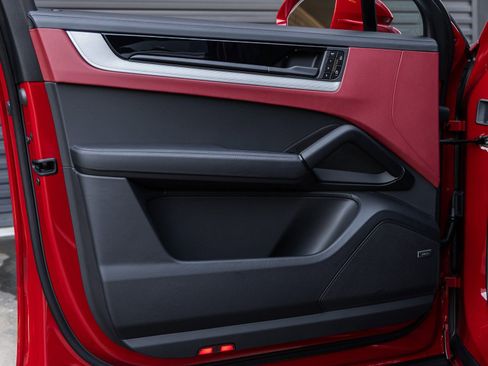 New 2026 Porsche Cayenne S image 23