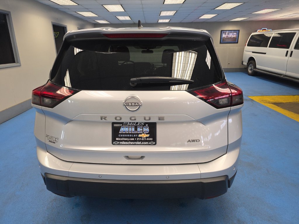 Used 2024 Nissan Rogue S AWD/4WD image 4
