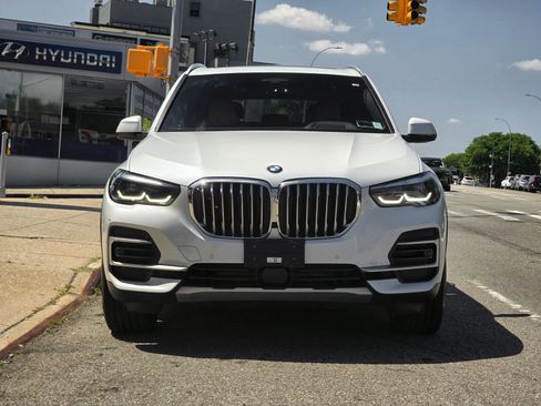 Used 2022 BMW X5 xDrive40i AWD/4WD image 3