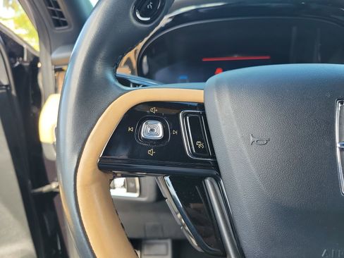 Used 2023 Lincoln Corsair Reserve w/ Jet Appearance Package image 27