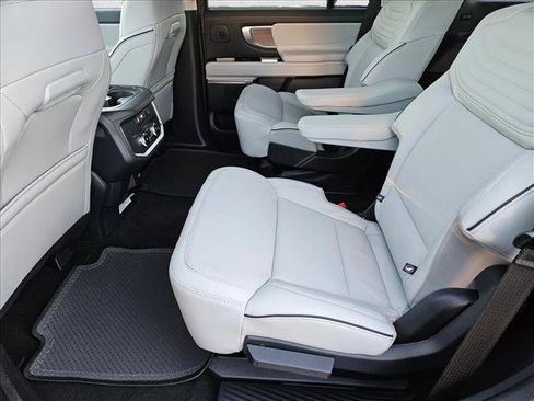 New 2025 Ford Expedition Platinum w/ Platinum Ultimate Package image 16