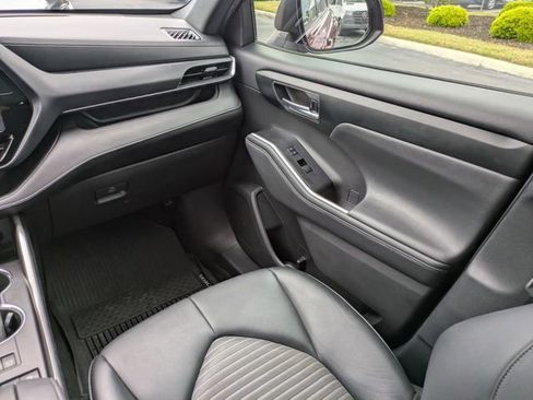 Used 2021 Toyota Highlander XSE FWD image 18