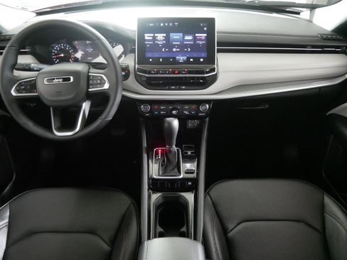 Used 2024 Jeep Compass Limited image 10