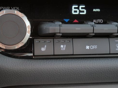 Certified 2025 Toyota Tundra Limited AWD/4WD image 31