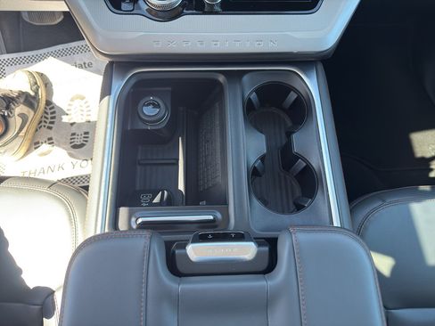 Used 2025 Ford Expedition Active AWD/4WD image 24