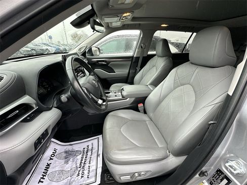 Used 2023 Toyota Highlander Platinum image 11