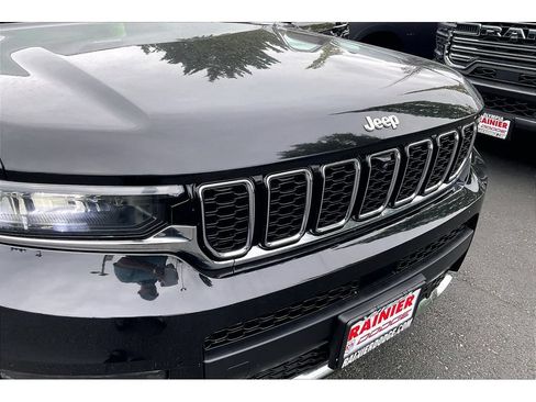 Used 2024 Jeep Grand Cherokee L Limited w/ Luxury Tech Group II AWD/4WD image 31