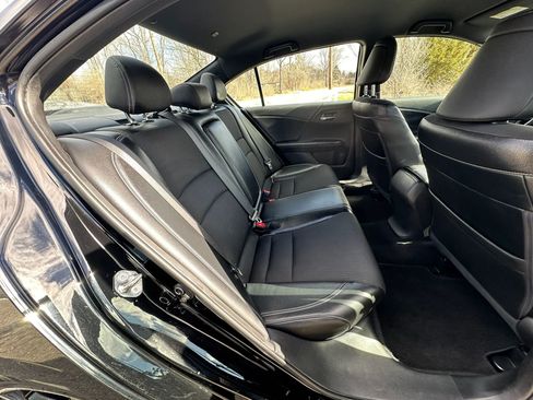 Used 2017 Honda Accord Sport image 18