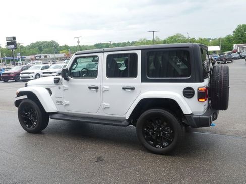 Used 2023 Jeep Wrangler Unlimited Sahara w/ Cold Weather Group AWD/4WD image 10