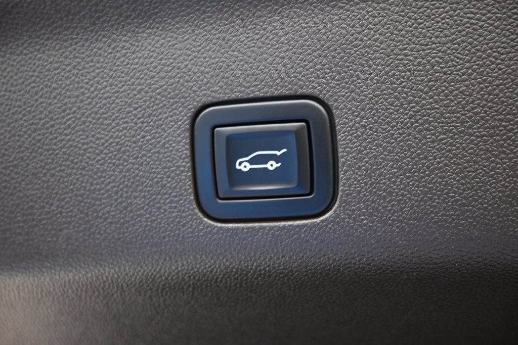 Used 2021 Chevrolet Suburban LT RWD image 11