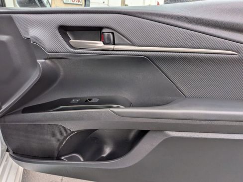 Used 2025 Toyota Camry SE image 31